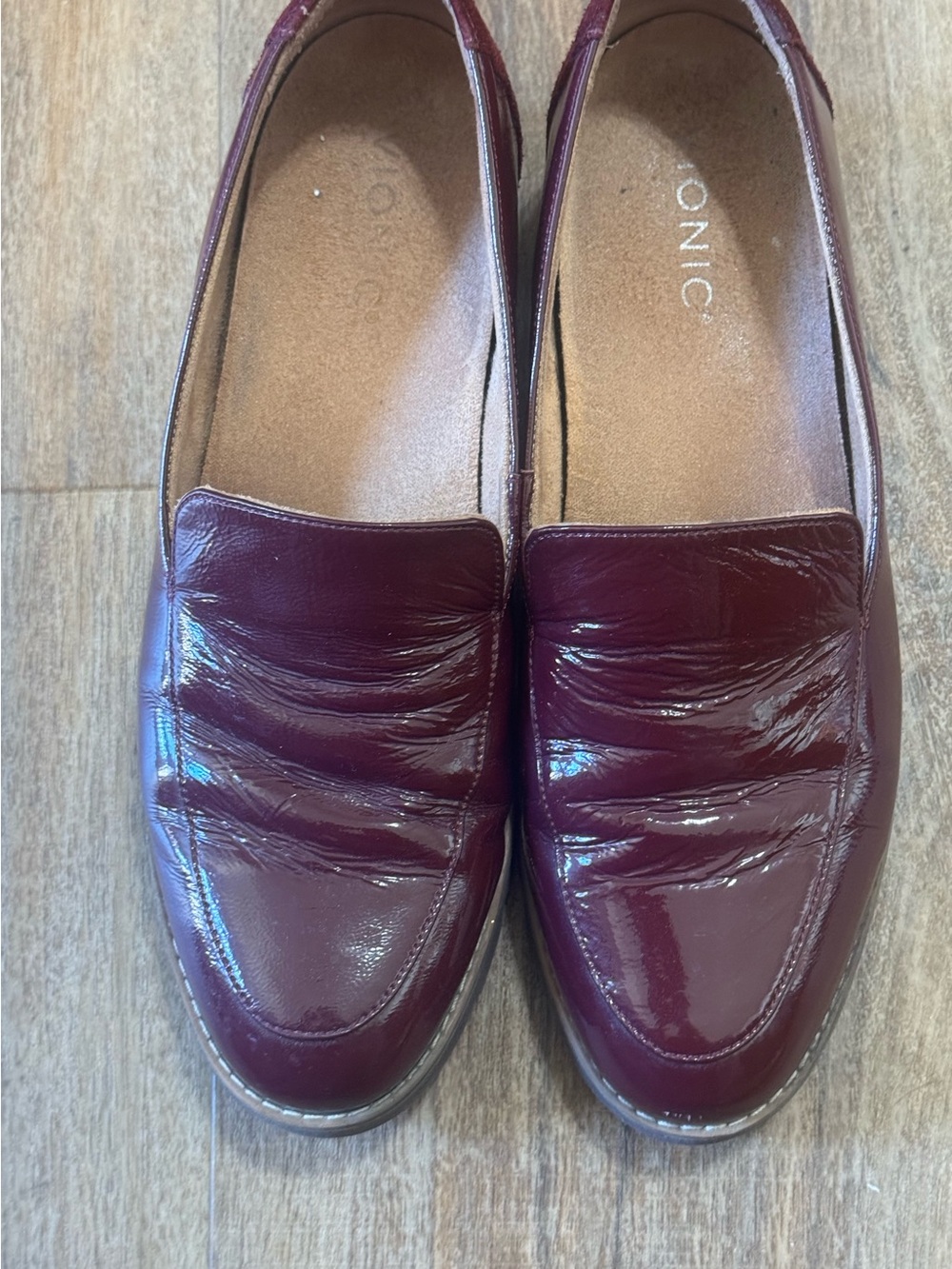Vionic Kensley Patent Leather Loafers in Burgundy Size 9